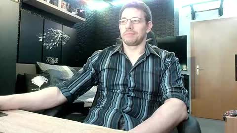 Snapshot of dreamwallker chatting on 28, 11, 2025 Ioannes Paulus the 2nd online show from 28, 11, 2025