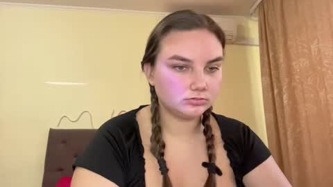 Mila online show from 13, 10, 2025