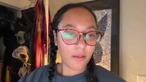 RIRI OR DREAMY online show from 19, 2, 2025