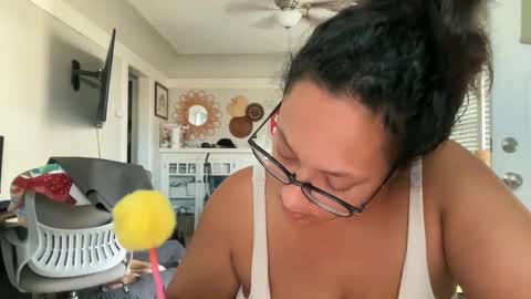 RIRI OR DREAMY online show from 23, 9, 2025