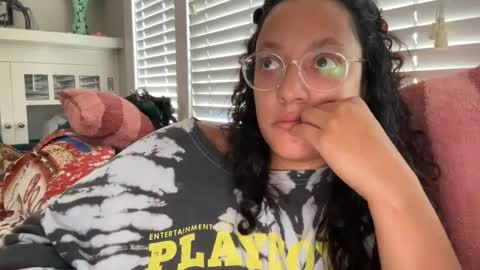 RIRI OR DREAMY online show from 24, 9, 2025