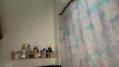 RIRI OR DREAMY online show from 16, 11, 2025