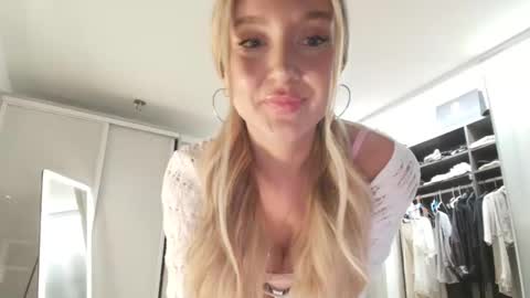 Lilah  online show from 28, 4, 2026