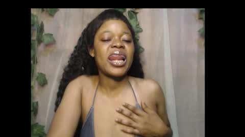Snapshot of dripqueenx chatting on 12, 10, 2025 linda online show from 12, 10, 2025