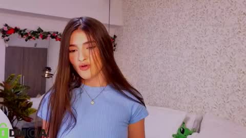 dulce_isabel_ online show from 25, 5, 2026