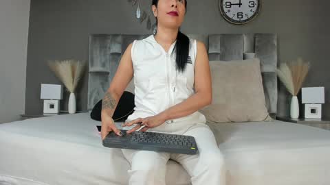 DULCE AURORA online show from 27, 1, 2025