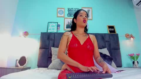 DULCE AURORA online show from 25, 2, 2025