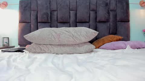 DULCE AURORA online show from 7, 3, 2025