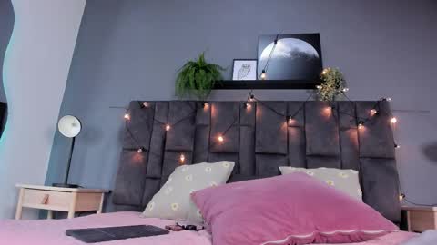 DULCE AURORA online show from 23, 12, 2025