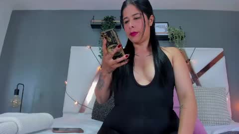 DULCE AURORA online show from 25, 4, 2026