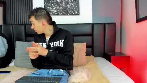 Snapshot of duolust chatting on 21, 9, 2025 Thomas and Noah online show from 21, 9, 2025