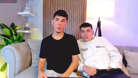 Snapshot of duolust chatting on 27, 11, 2025 Thomas and Noah online show from 27, 11, 2025