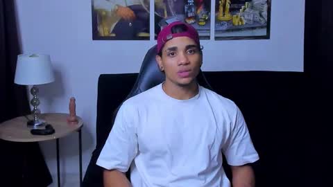 Snapshot of dustyn__michelle chatting on 4, 3, 2026 DUSTYN MICHELLE online show from 4, 3, 2026