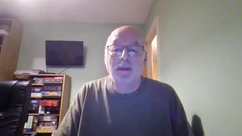 Snapshot of dutchunclejohn chatting on 10, 11, 2025 DutchUncleJohn online show from 10, 11, 2025