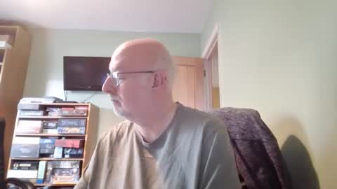 Snapshot of dutchunclejohn chatting on 11, 11, 2025 DutchUncleJohn online show from 11, 11, 2025
