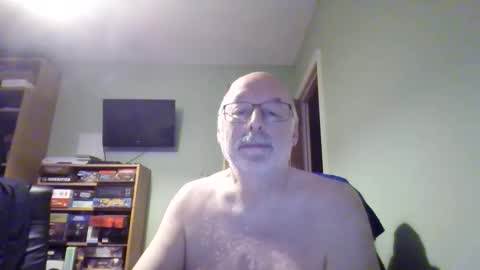Snapshot of dutchunclejohn chatting on 14, 11, 2025 DutchUncleJohn online show from 14, 11, 2025