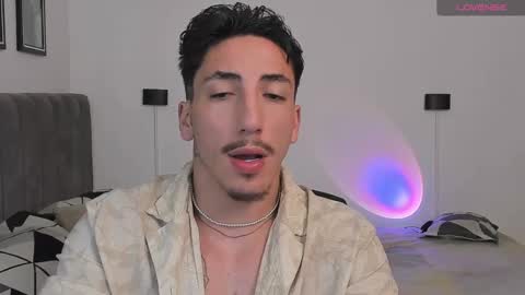 Bryan model independient online show from 17, 2, 2025