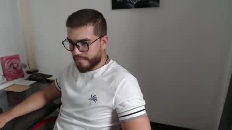 Snapshot of dylanhot10 chatting on 6, 10, 2025 dylanhot10 online show from 6, 10, 2025