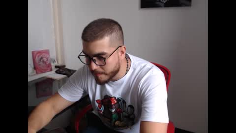 Snapshot of dylanhot10 chatting on 11, 10, 2025 dylanhot10 online show from 11, 10, 2025