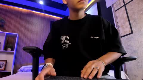 dylanroyce_ online show from 7, 4, 2026