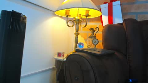 D Y L A N online show from 9, 2, 2025