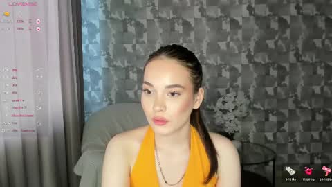 Snapshot of e_mil_y chatting on 28, 7, 2026 Emily online show from 28, 7, 2026