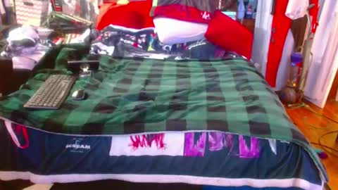 Snapshot of eastbayboy57 chatting on 5, 11, 2025 eastbayboy57 online show from 5, 11, 2025