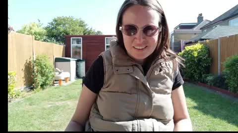 Nadia Ferreira  online show from 27, 4, 2026