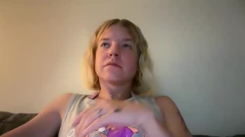 Snapshot of ebony8ivory chatting on 19, 5, 2026 americnbarbie online show from 19, 5, 2026