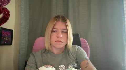 Snapshot of ebony8ivory chatting on 24, 5, 2026 americnbarbie online show from 24, 5, 2026