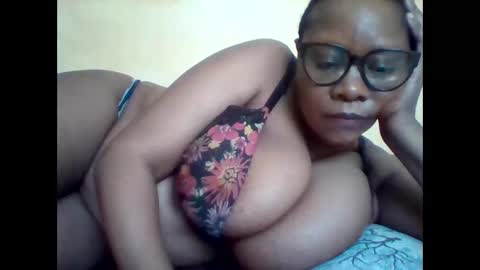 Snapshot of ebonybussy chatting on 1, 5, 2026 MAMITO online show from 1, 5, 2026