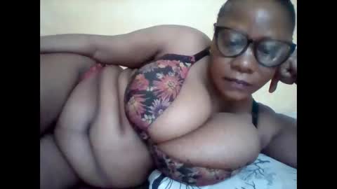 Snapshot of ebonybussy chatting on 29, 5, 2026 MAMITO online show from 29, 5, 2026