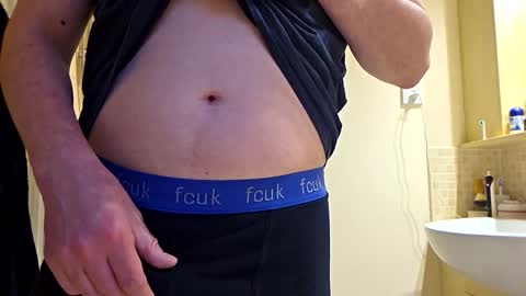 Snapshot of edinburgh79 chatting on 21, 12, 2025 edinburgh79 online show from 21, 12, 2025