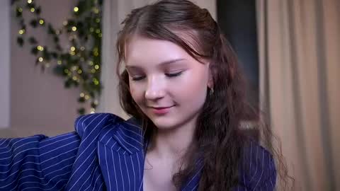 Lisa  online show from 5, 4, 2026