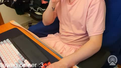 Snapshot of edwarh_01 chatting on 7, 2, 2026 Alex online show from 7, 2, 2026