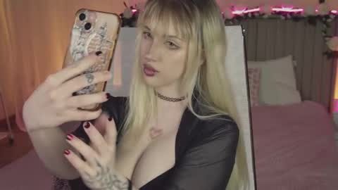 EVA NON NUDE online show from 23, 4, 2026