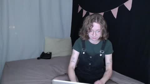 Snapshot of effa__laska chatting on 12, 11, 2025 effa__laska online show from 12, 11, 2025