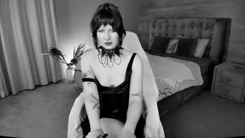 Snapshot of effie_mirell chatting on 9, 5, 2026 Mistress Effie online show from 9, 5, 2026