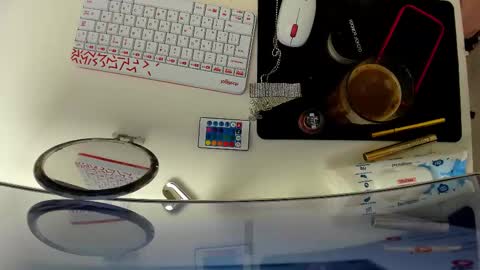 Effie Mur online show from 3, 3, 2026