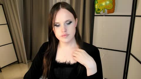 Effie Mur online show from 19, 3, 2026