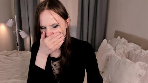 Effie Mur online show from 22, 4, 2026