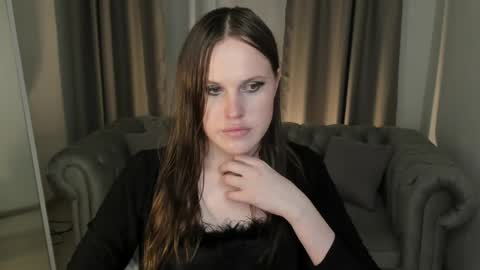 Effie Mur online show from 18, 5, 2026
