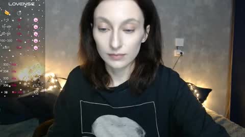 Snapshot of effy_gray chatting on 4, 3, 2025 Anna online show from 4, 3, 2025