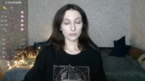 Snapshot of effy_gray chatting on 3, 11, 2025 Anna online show from 3, 11, 2025