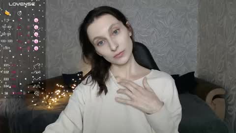 Snapshot of effy_gray chatting on 11, 11, 2025 Anna online show from 11, 11, 2025