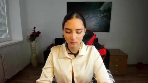 Effy Royse online show from 27, 2, 2026