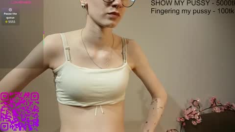 Snapshot of eileencrowday chatting on 3, 5, 2026 eileencrowday online show from 3, 5, 2026