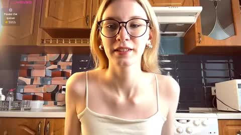 Snapshot of eileencrowday chatting on 4, 5, 2026 eileencrowday online show from 4, 5, 2026