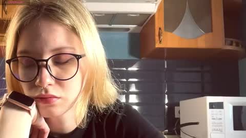 Snapshot of eileencrowday chatting on 7, 5, 2026 eileencrowday online show from 7, 5, 2026