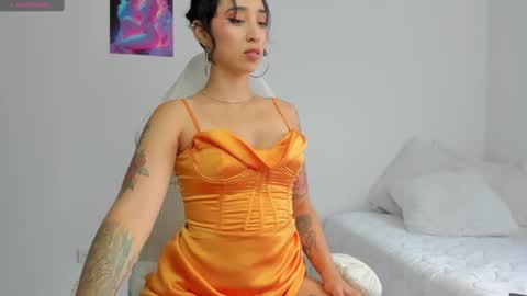   EileenFord    online show from 30, 1, 2025